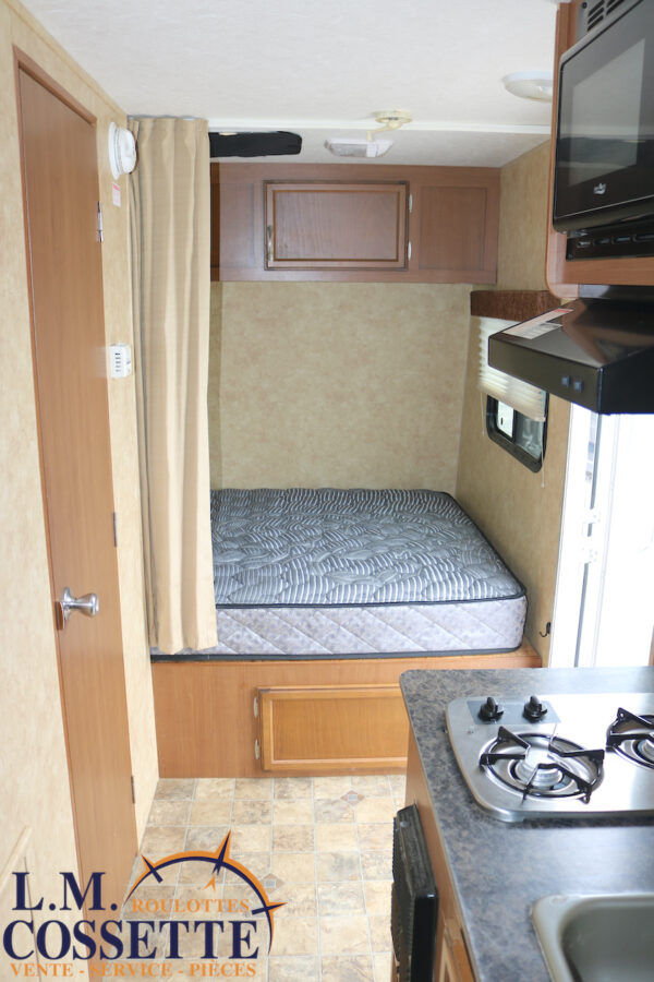 Starcraft 17 FB 2012-LM Cossette inc. vr-roulotte-fifth wheel-cargo-arctic wolf -Remote-Clipper-cherokee-grey wolf-wolf pup-kodiak cub-aspen trail-dutchmen-forest river-freedom express select-coachmen-apex nano -Trois-Rivières