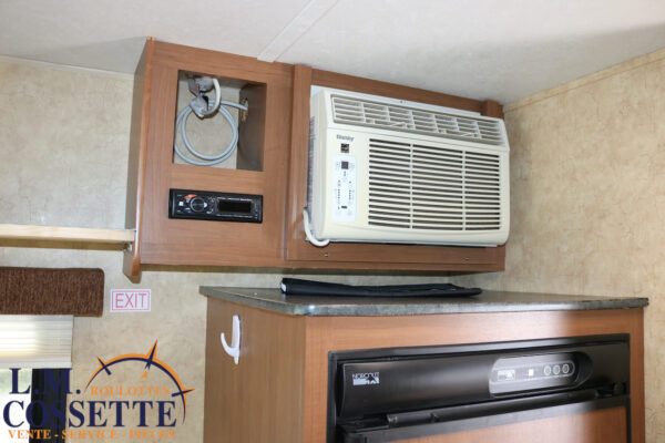 Starcraft 17 FB 2012-LM Cossette inc. vr-roulotte-fifth wheel-cargo-arctic wolf -Remote-Clipper-cherokee-grey wolf-wolf pup-kodiak cub-aspen trail-dutchmen-forest river-freedom express select-coachmen-apex nano -Trois-Rivières