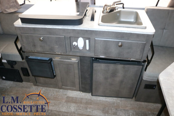 Rockwood 1980 2020 --LM Cossette inc. vr-roulotte-fifth wheel-cargo-arctic wolf -Remote-Clipper-cherokee-grey wolf-wolf pup-kodiak cub-aspen trail-dutchmen-forest river-freedom express select-coachmen-apex nano -Trois-Rivières