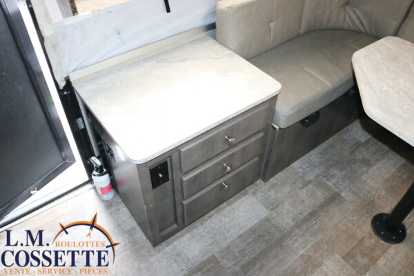 Rockwood 1980 2020 --LM Cossette inc. vr-roulotte-fifth wheel-cargo-arctic wolf -Remote-Clipper-cherokee-grey wolf-wolf pup-kodiak cub-aspen trail-dutchmen-forest river-freedom express select-coachmen-apex nano -Trois-Rivières