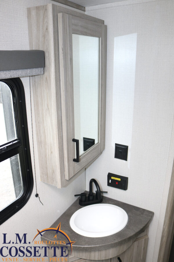 Passport 221 BH 2023-LM Cossette inc. vr-roulotte-fifth wheel-cargo-arctic wolf -Remote-Clipper-cherokee-grey wolf-wolf pup-kodiak cub-aspen trail-dutchmen-forest river-freedom express select-coachmen-apex nano -Trois-Rivières