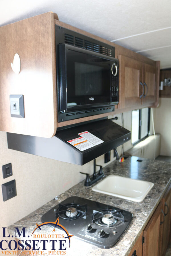 Autumn Ridge 17 RD 2017-LM Cossette inc. vr-roulotte-fifth wheel-cargo-arctic wolf -Remote-Clipper-cherokee-grey wolf-wolf pup-kodiak cub-aspen trail-dutchmen-forest river-freedom express select-coachmen-apex nano -Trois-Rivières