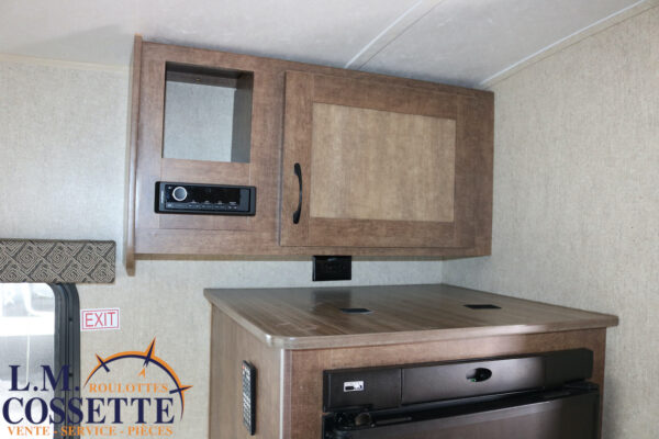 Autumn Ridge 17 RD 2017-LM Cossette inc. vr-roulotte-fifth wheel-cargo-arctic wolf -Remote-Clipper-cherokee-grey wolf-wolf pup-kodiak cub-aspen trail-dutchmen-forest river-freedom express select-coachmen-apex nano -Trois-Rivières
