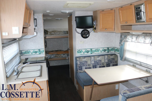 Surveyor 262 2005-LM Cossette inc. vr-roulotte-fifth wheel-cargo-arctic wolf -Remote-Clipper-cherokee-grey wolf-wolf pup-kodiak cub-aspen trail-dutchmen-forest river-freedom express select-coachmen-apex nano -Trois-Rivières