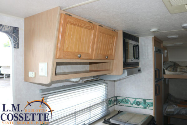 Surveyor 262 2005-LM Cossette inc. vr-roulotte-fifth wheel-cargo-arctic wolf -Remote-Clipper-cherokee-grey wolf-wolf pup-kodiak cub-aspen trail-dutchmen-forest river-freedom express select-coachmen-apex nano -Trois-Rivières