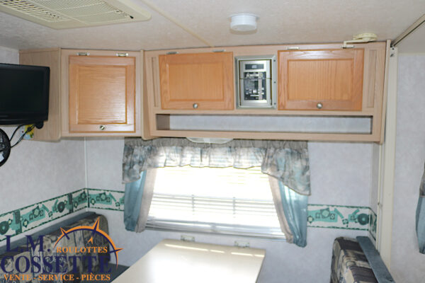 Surveyor 262 2005-LM Cossette inc. vr-roulotte-fifth wheel-cargo-arctic wolf -Remote-Clipper-cherokee-grey wolf-wolf pup-kodiak cub-aspen trail-dutchmen-forest river-freedom express select-coachmen-apex nano -Trois-Rivières