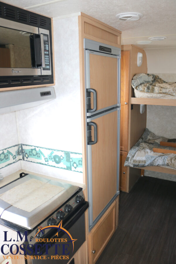 Surveyor 262 2005-LM Cossette inc. vr-roulotte-fifth wheel-cargo-arctic wolf -Remote-Clipper-cherokee-grey wolf-wolf pup-kodiak cub-aspen trail-dutchmen-forest river-freedom express select-coachmen-apex nano -Trois-Rivières