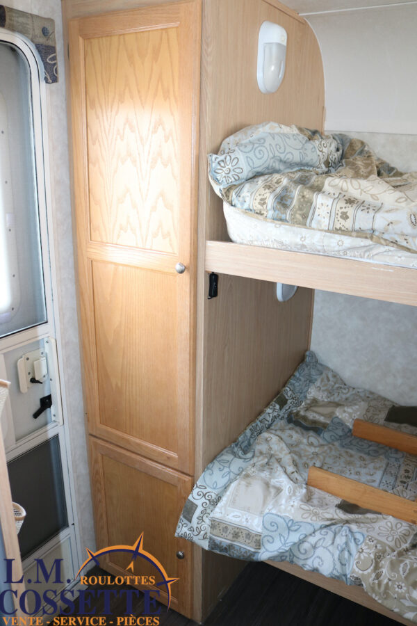 Surveyor 262 2005-LM Cossette inc. vr-roulotte-fifth wheel-cargo-arctic wolf -Remote-Clipper-cherokee-grey wolf-wolf pup-kodiak cub-aspen trail-dutchmen-forest river-freedom express select-coachmen-apex nano -Trois-Rivières