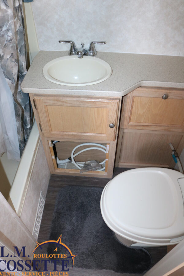 Surveyor 262 2005-LM Cossette inc. vr-roulotte-fifth wheel-cargo-arctic wolf -Remote-Clipper-cherokee-grey wolf-wolf pup-kodiak cub-aspen trail-dutchmen-forest river-freedom express select-coachmen-apex nano -Trois-Rivières