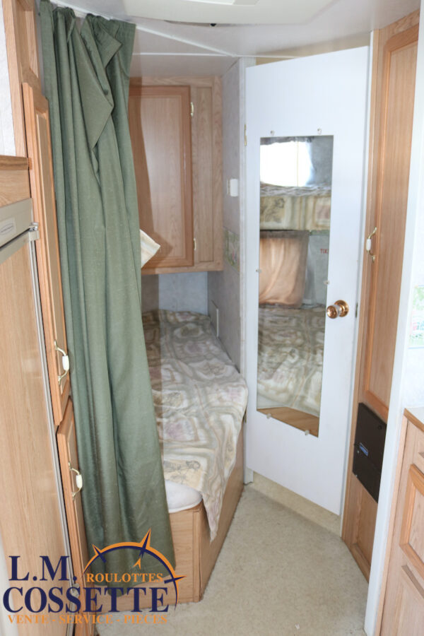 Apache 21 2001-LM Cossette inc. vr-roulotte-fifth wheel-cargo-arctic wolf -Remote-Clipper-cherokee-grey wolf-wolf pup-kodiak cub-aspen trail-dutchmen-forest river-freedom express select-coachmen-apex nano -Trois-Rivières-fond