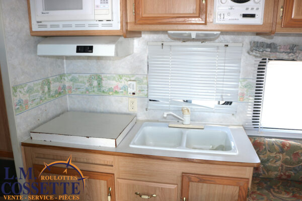 Apache 21 2001-LM Cossette inc. vr-roulotte-fifth wheel-cargo-arctic wolf -Remote-Clipper-cherokee-grey wolf-wolf pup-kodiak cub-aspen trail-dutchmen-forest river-freedom express select-coachmen-apex nano -Trois-Rivières-fond