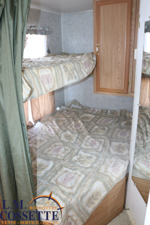 Apache 21 2001-LM Cossette inc. vr-roulotte-fifth wheel-cargo-arctic wolf -Remote-Clipper-cherokee-grey wolf-wolf pup-kodiak cub-aspen trail-dutchmen-forest river-freedom express select-coachmen-apex nano -Trois-Rivières-fond