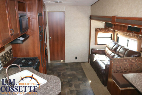 Avenger 529 RBS 2014-LM Cossette inc. vr-roulotte-fifth wheel-cargo-arctic wolf -Remote-Clipper-cherokee-grey wolf-wolf pup-kodiak cub-aspen trail-dutchmen-forest river-freedom express select-coachmen-apex nano -Trois-Rivières-fond