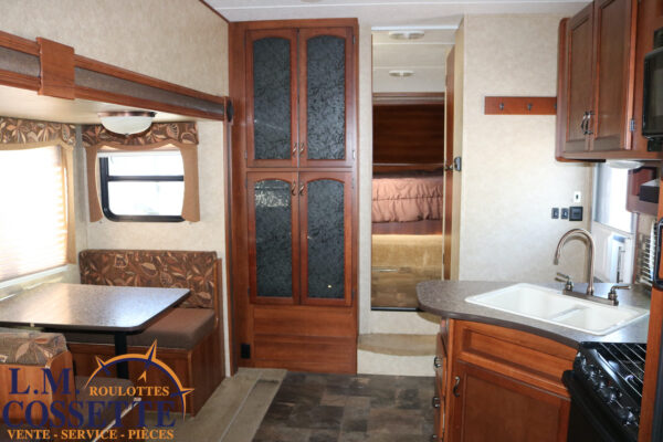 Avenger 529 RBS 2014-LM Cossette inc. vr-roulotte-fifth wheel-cargo-arctic wolf -Remote-Clipper-cherokee-grey wolf-wolf pup-kodiak cub-aspen trail-dutchmen-forest river-freedom express select-coachmen-apex nano -Trois-Rivières-fond
