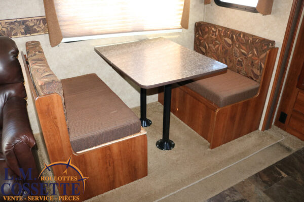 Avenger 529 RBS 2014-LM Cossette inc. vr-roulotte-fifth wheel-cargo-arctic wolf -Remote-Clipper-cherokee-grey wolf-wolf pup-kodiak cub-aspen trail-dutchmen-forest river-freedom express select-coachmen-apex nano -Trois-Rivières-fond