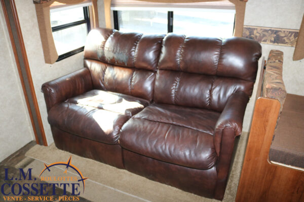 Avenger 529 RBS 2014-LM Cossette inc. vr-roulotte-fifth wheel-cargo-arctic wolf -Remote-Clipper-cherokee-grey wolf-wolf pup-kodiak cub-aspen trail-dutchmen-forest river-freedom express select-coachmen-apex nano -Trois-Rivières-fond