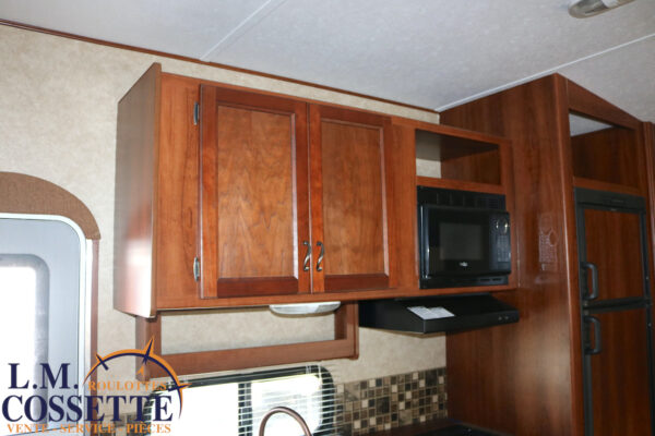 Avenger 529 RBS 2014-LM Cossette inc. vr-roulotte-fifth wheel-cargo-arctic wolf -Remote-Clipper-cherokee-grey wolf-wolf pup-kodiak cub-aspen trail-dutchmen-forest river-freedom express select-coachmen-apex nano -Trois-Rivières-fond
