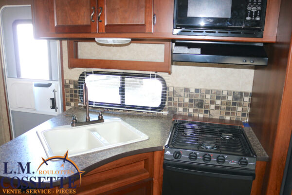Avenger 529 RBS 2014-LM Cossette inc. vr-roulotte-fifth wheel-cargo-arctic wolf -Remote-Clipper-cherokee-grey wolf-wolf pup-kodiak cub-aspen trail-dutchmen-forest river-freedom express select-coachmen-apex nano -Trois-Rivières-fond