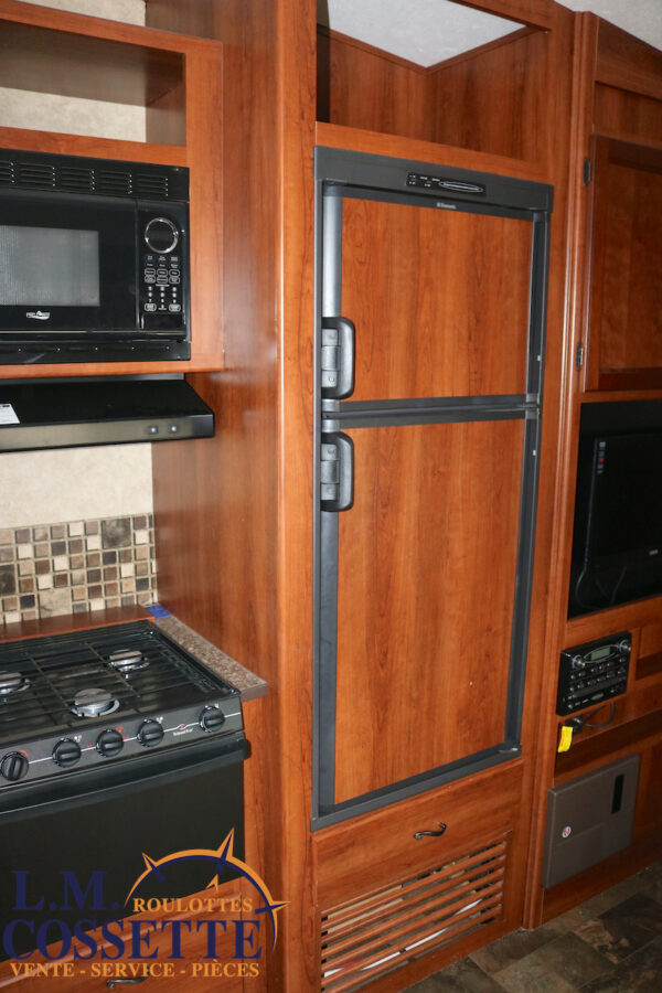 Avenger 529 RBS 2014-LM Cossette inc. vr-roulotte-fifth wheel-cargo-arctic wolf -Remote-Clipper-cherokee-grey wolf-wolf pup-kodiak cub-aspen trail-dutchmen-forest river-freedom express select-coachmen-apex nano -Trois-Rivières-fond