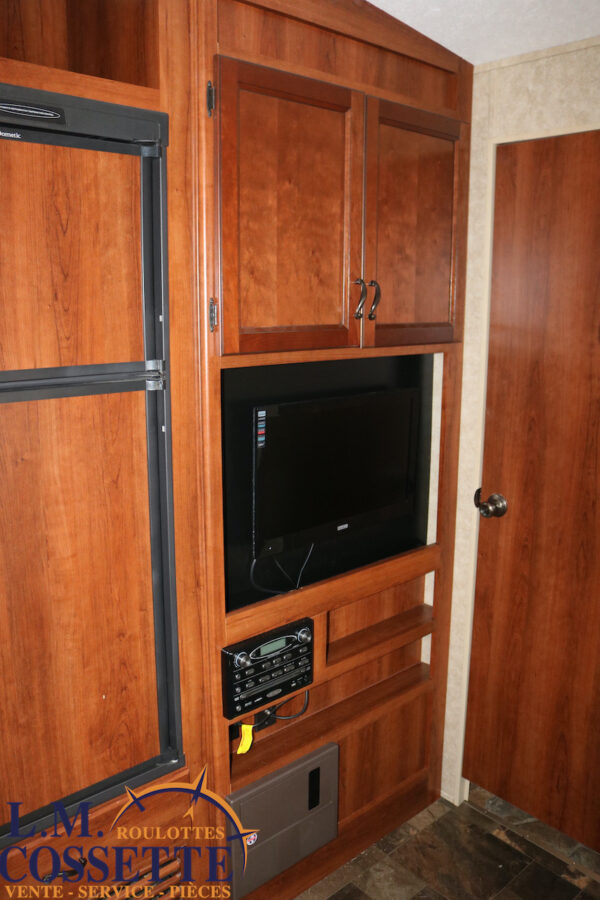 Avenger 529 RBS 2014-LM Cossette inc. vr-roulotte-fifth wheel-cargo-arctic wolf -Remote-Clipper-cherokee-grey wolf-wolf pup-kodiak cub-aspen trail-dutchmen-forest river-freedom express select-coachmen-apex nano -Trois-Rivières-fond