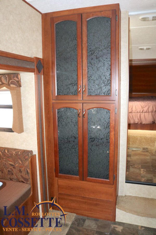 Avenger 529 RBS 2014-LM Cossette inc. vr-roulotte-fifth wheel-cargo-arctic wolf -Remote-Clipper-cherokee-grey wolf-wolf pup-kodiak cub-aspen trail-dutchmen-forest river-freedom express select-coachmen-apex nano -Trois-Rivières-fond