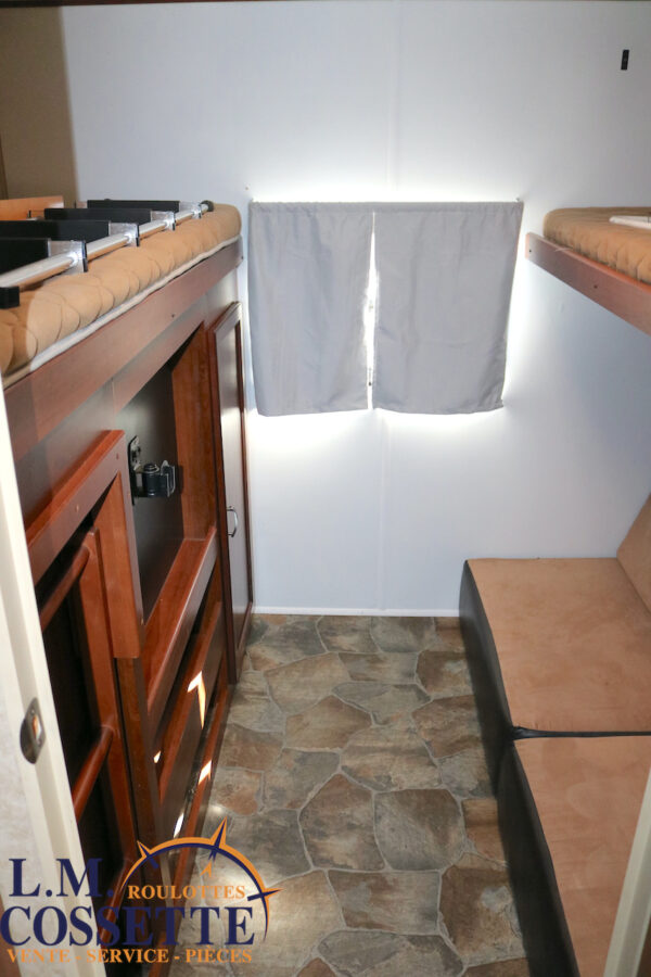 Avenger 529 RBS 2014-LM Cossette inc. vr-roulotte-fifth wheel-cargo-arctic wolf -Remote-Clipper-cherokee-grey wolf-wolf pup-kodiak cub-aspen trail-dutchmen-forest river-freedom express select-coachmen-apex nano -Trois-Rivières-fond