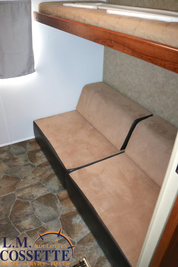 Avenger 529 RBS 2014-LM Cossette inc. vr-roulotte-fifth wheel-cargo-arctic wolf -Remote-Clipper-cherokee-grey wolf-wolf pup-kodiak cub-aspen trail-dutchmen-forest river-freedom express select-coachmen-apex nano -Trois-Rivières-fond