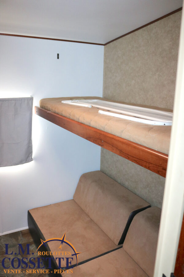 Avenger 529 RBS 2014-LM Cossette inc. vr-roulotte-fifth wheel-cargo-arctic wolf -Remote-Clipper-cherokee-grey wolf-wolf pup-kodiak cub-aspen trail-dutchmen-forest river-freedom express select-coachmen-apex nano -Trois-Rivières-fond