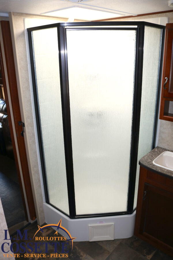 Avenger 529 RBS 2014-LM Cossette inc. vr-roulotte-fifth wheel-cargo-arctic wolf -Remote-Clipper-cherokee-grey wolf-wolf pup-kodiak cub-aspen trail-dutchmen-forest river-freedom express select-coachmen-apex nano -Trois-Rivières-fond