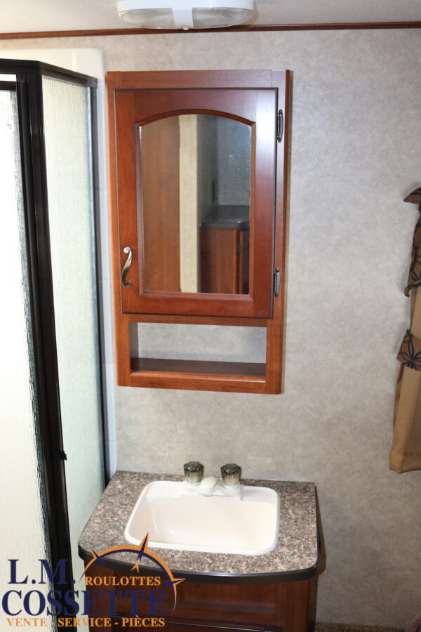Avenger 529 RBS 2014-LM Cossette inc. vr-roulotte-fifth wheel-cargo-arctic wolf -Remote-Clipper-cherokee-grey wolf-wolf pup-kodiak cub-aspen trail-dutchmen-forest river-freedom express select-coachmen-apex nano -Trois-Rivières-fond