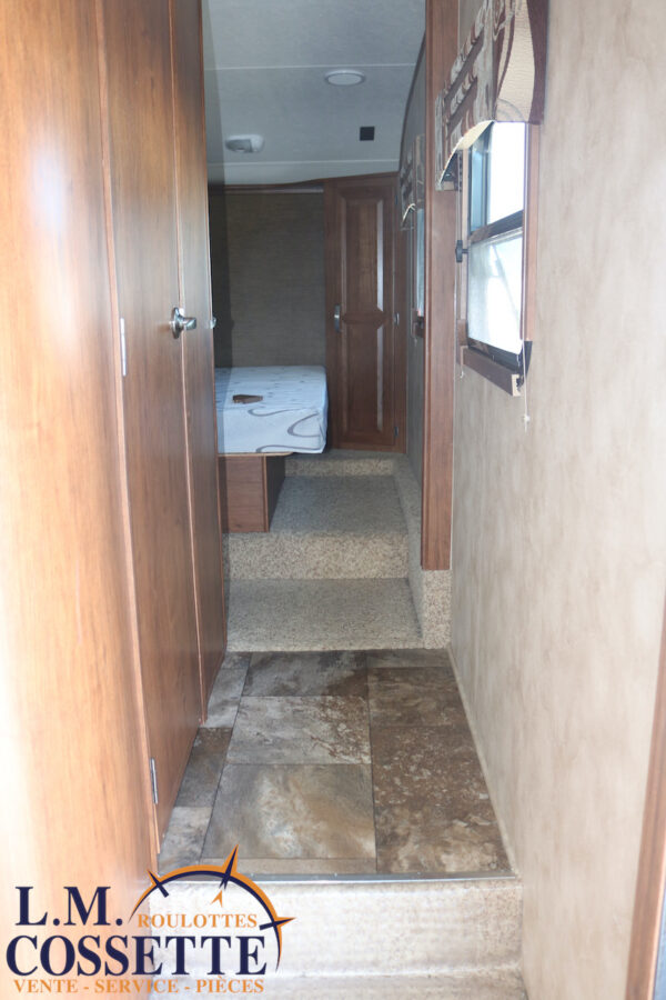 Cruiser 29 MK 2013-LM Cossette inc. vr-roulotte-fifth wheel-cargo-arctic wolf -Remote-Clipper-cherokee-grey wolf-wolf pup-kodiak cub-aspen trail-dutchmen-forest river-freedom express select-coachmen-apex nano -Trois-Rivières-fond