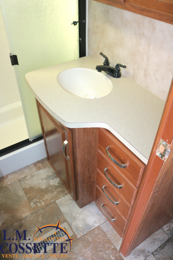 Cruiser 29 MK 2013-LM Cossette inc. vr-roulotte-fifth wheel-cargo-arctic wolf -Remote-Clipper-cherokee-grey wolf-wolf pup-kodiak cub-aspen trail-dutchmen-forest river-freedom express select-coachmen-apex nano -Trois-Rivières-fond