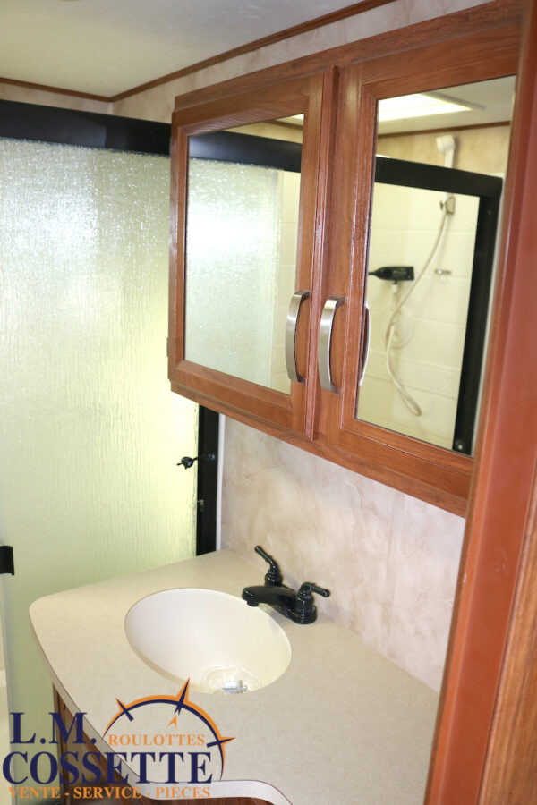 Cruiser 29 MK 2013-LM Cossette inc. vr-roulotte-fifth wheel-cargo-arctic wolf -Remote-Clipper-cherokee-grey wolf-wolf pup-kodiak cub-aspen trail-dutchmen-forest river-freedom express select-coachmen-apex nano -Trois-Rivières-fond