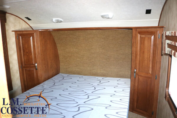 Cruiser 29 MK 2013-LM Cossette inc. vr-roulotte-fifth wheel-cargo-arctic wolf -Remote-Clipper-cherokee-grey wolf-wolf pup-kodiak cub-aspen trail-dutchmen-forest river-freedom express select-coachmen-apex nano -Trois-Rivières-fond