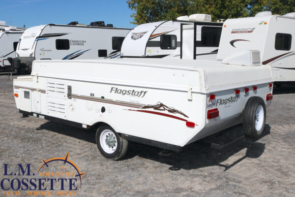 Flagstaff 620 ST 2009-LM Cossette inc. vr-roulotte-fifth wheel-cargo-arctic wolf -Remote-Clipper-cherokee-grey wolf-wolf pup-kodiak cub-aspen trail-dutchmen-forest river-freedom express select-coachmen-apex nano -Trois-Rivières-fond