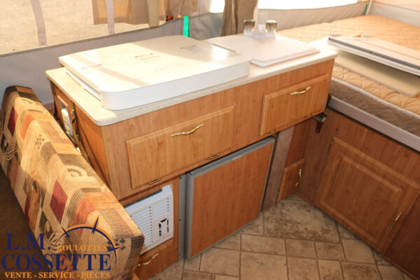 Flagstaff 620 ST 2009-LM Cossette inc. vr-roulotte-fifth wheel-cargo-arctic wolf -Remote-Clipper-cherokee-grey wolf-wolf pup-kodiak cub-aspen trail-dutchmen-forest river-freedom express select-coachmen-apex nano -Trois-Rivières-fond