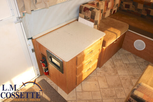 Flagstaff 620 ST 2009-LM Cossette inc. vr-roulotte-fifth wheel-cargo-arctic wolf -Remote-Clipper-cherokee-grey wolf-wolf pup-kodiak cub-aspen trail-dutchmen-forest river-freedom express select-coachmen-apex nano -Trois-Rivières-fond