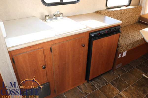 Sportsmen 16 RBT 2013-LM Cossette inc. vr-roulotte-fifth wheel-cargo-arctic wolf -Remote-Clipper-cherokee-grey wolf-wolf pup-kodiak cub-aspen trail-dutchmen-forest river-freedom express select-coachmen-apex nano -Trois-Rivières-fond