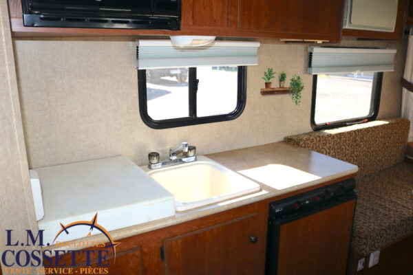 Sportsmen 16 RBT 2013-LM Cossette inc. vr-roulotte-fifth wheel-cargo-arctic wolf -Remote-Clipper-cherokee-grey wolf-wolf pup-kodiak cub-aspen trail-dutchmen-forest river-freedom express select-coachmen-apex nano -Trois-Rivières-fond