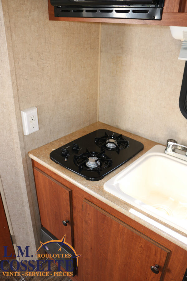 Sportsmen 16 RBT 2013-LM Cossette inc. vr-roulotte-fifth wheel-cargo-arctic wolf -Remote-Clipper-cherokee-grey wolf-wolf pup-kodiak cub-aspen trail-dutchmen-forest river-freedom express select-coachmen-apex nano -Trois-Rivières-fond