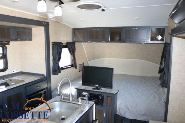 Prolite Supreme 2017-LM Cossette inc. vr-roulotte-fifth wheel-cargo-arctic wolf -Remote-Clipper-cherokee-grey wolf-wolf pup-kodiak cub-aspen trail-dutchmen-forest river-freedom express select-coachmen-apex nano -Trois-Rivières-fond