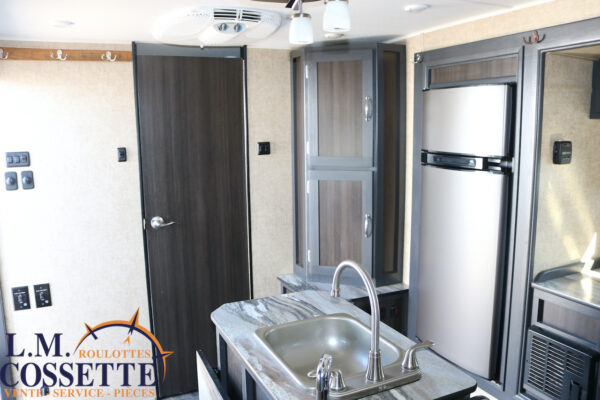 Prolite Supreme 2017-LM Cossette inc. vr-roulotte-fifth wheel-cargo-arctic wolf -Remote-Clipper-cherokee-grey wolf-wolf pup-kodiak cub-aspen trail-dutchmen-forest river-freedom express select-coachmen-apex nano -Trois-Rivières-fond