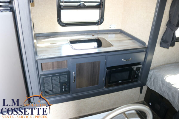 Prolite Supreme 2017-LM Cossette inc. vr-roulotte-fifth wheel-cargo-arctic wolf -Remote-Clipper-cherokee-grey wolf-wolf pup-kodiak cub-aspen trail-dutchmen-forest river-freedom express select-coachmen-apex nano -Trois-Rivières-fond