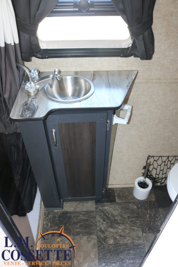 Prolite Supreme 2017-LM Cossette inc. vr-roulotte-fifth wheel-cargo-arctic wolf -Remote-Clipper-cherokee-grey wolf-wolf pup-kodiak cub-aspen trail-dutchmen-forest river-freedom express select-coachmen-apex nano -Trois-Rivières-fond