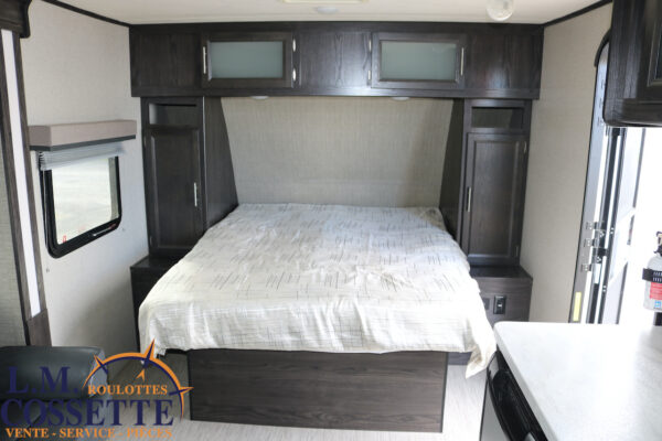 Kodiak 185 MB 2018-LM Cossette inc. vr-roulotte-fifth wheel-cargo-arctic wolf -Remote-Clipper-cherokee-grey wolf-wolf pup-kodiak cub-aspen trail-dutchmen-forest river-freedom express select-coachmen-apex nano -Trois-Rivières-fond