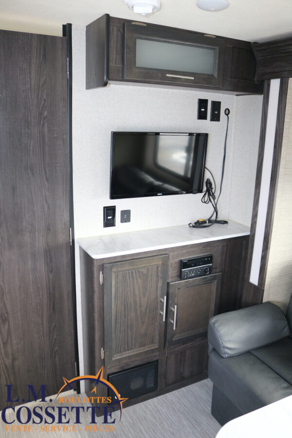 Kodiak 185 MB 2018-LM Cossette inc. vr-roulotte-fifth wheel-cargo-arctic wolf -Remote-Clipper-cherokee-grey wolf-wolf pup-kodiak cub-aspen trail-dutchmen-forest river-freedom express select-coachmen-apex nano -Trois-Rivières-fond