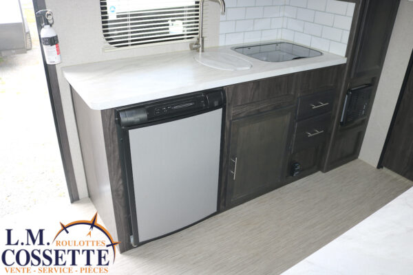 Kodiak 185 MB 2018-LM Cossette inc. vr-roulotte-fifth wheel-cargo-arctic wolf -Remote-Clipper-cherokee-grey wolf-wolf pup-kodiak cub-aspen trail-dutchmen-forest river-freedom express select-coachmen-apex nano -Trois-Rivières-fond