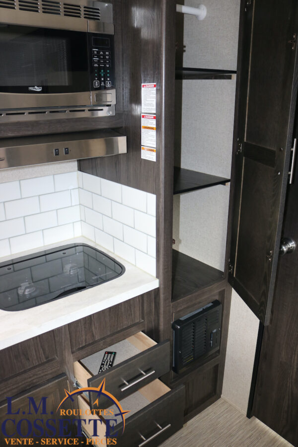 Kodiak 185 MB 2018-LM Cossette inc. vr-roulotte-fifth wheel-cargo-arctic wolf -Remote-Clipper-cherokee-grey wolf-wolf pup-kodiak cub-aspen trail-dutchmen-forest river-freedom express select-coachmen-apex nano -Trois-Rivières-fond