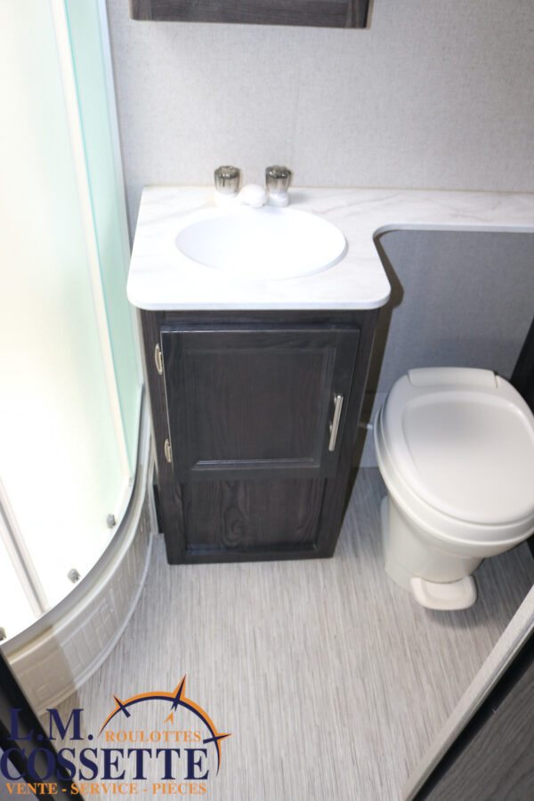 Kodiak 185 MB 2018-LM Cossette inc. vr-roulotte-fifth wheel-cargo-arctic wolf -Remote-Clipper-cherokee-grey wolf-wolf pup-kodiak cub-aspen trail-dutchmen-forest river-freedom express select-coachmen-apex nano -Trois-Rivières-fond