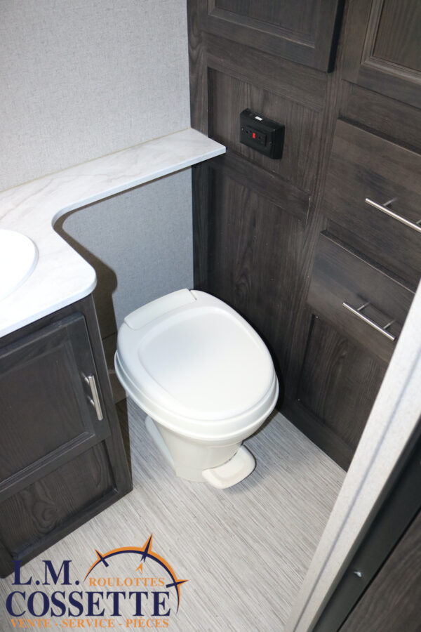 Kodiak 185 MB 2018-LM Cossette inc. vr-roulotte-fifth wheel-cargo-arctic wolf -Remote-Clipper-cherokee-grey wolf-wolf pup-kodiak cub-aspen trail-dutchmen-forest river-freedom express select-coachmen-apex nano -Trois-Rivières-fond
